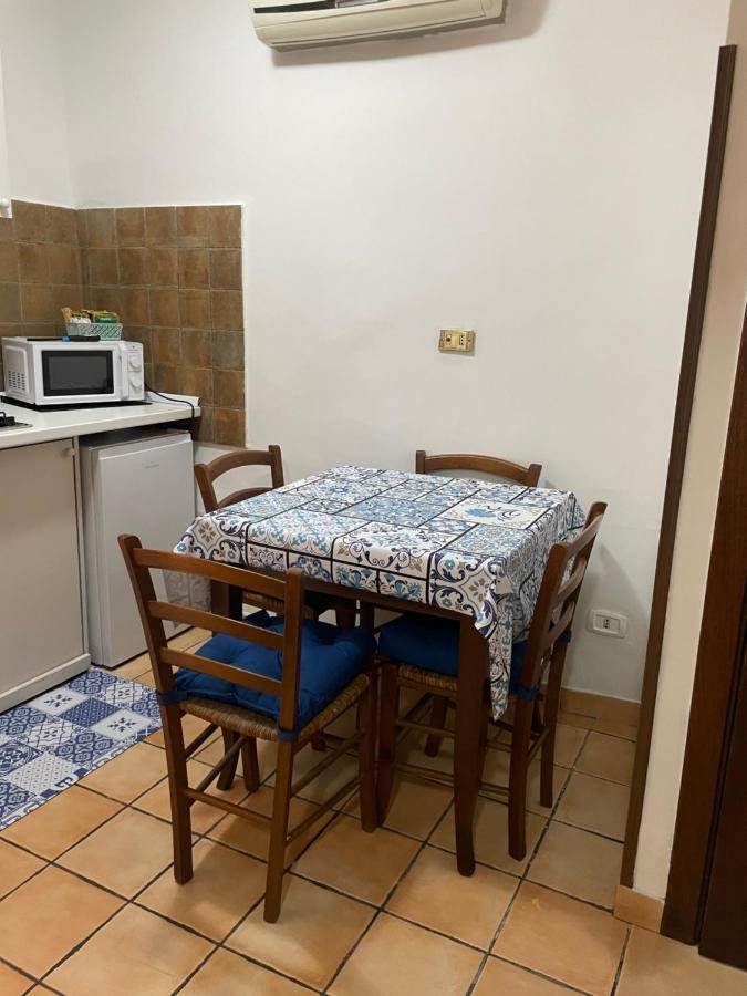 Le Suite Di Ginevra Наполи Екстериор снимка